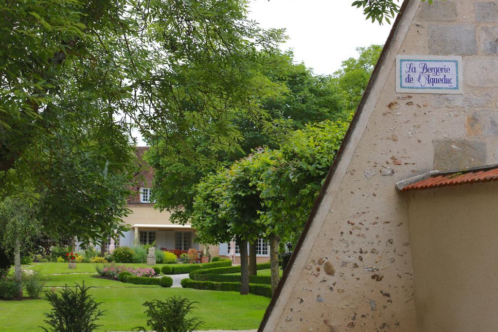 Chambres D'Hotes La Bergerie De L'Aqueduc Houx Esterno foto